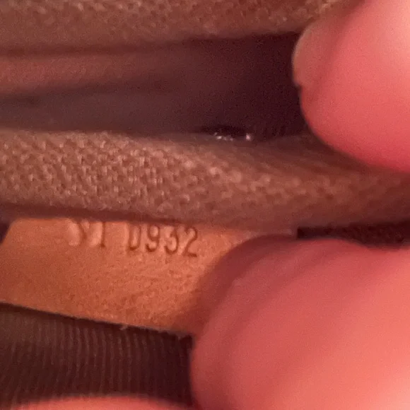 Louis Vuitton crossbody - Picture 8 of 12